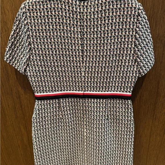 Elegant Black and White Tweed Dress - Picture 4 of 9
